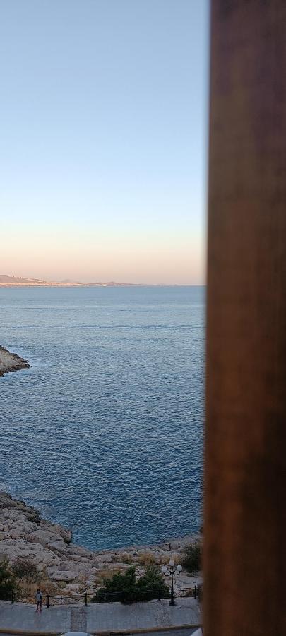 Blue Seaview Suites Piraeus Bagian luar foto